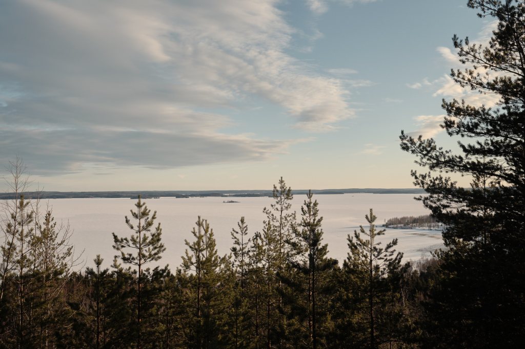 Above the Lakes,&nbsp;Aurinkovuori